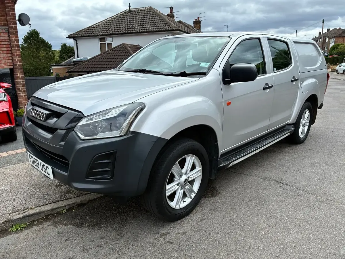 Used Isuzu D-Max 164 HP (120 kW) 2019 Silver Pickup