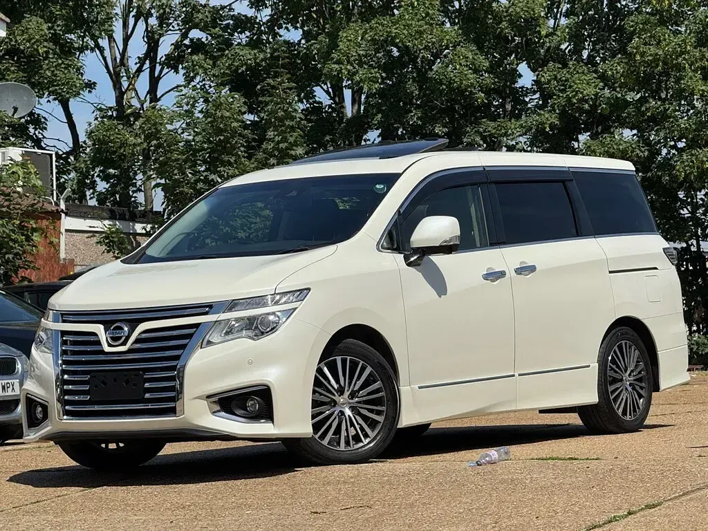 Used Nissan Elgrand Premium Edition 2020 White MPV
