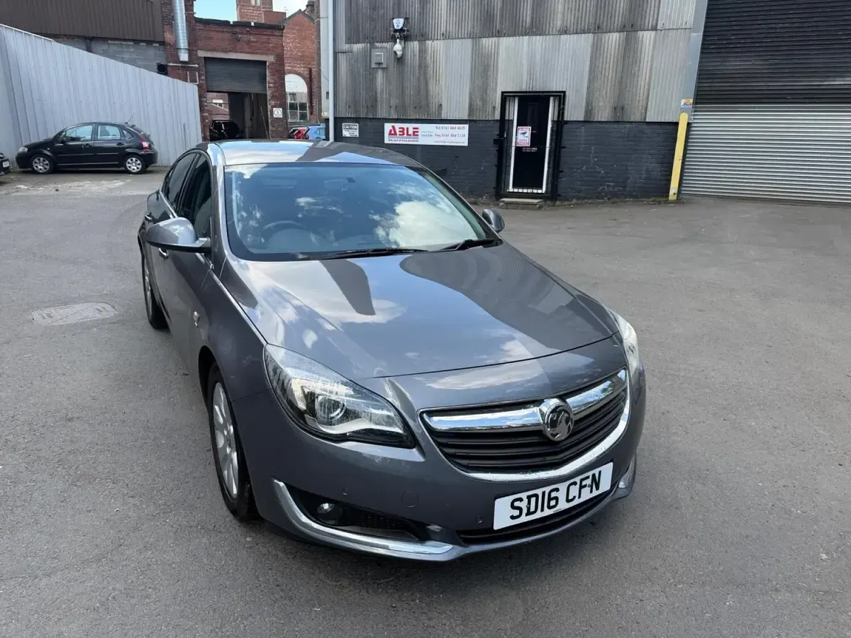 Used Vauxhall Insignia SRi 140 HP (102 kW) 2016 Grey Hatchback
