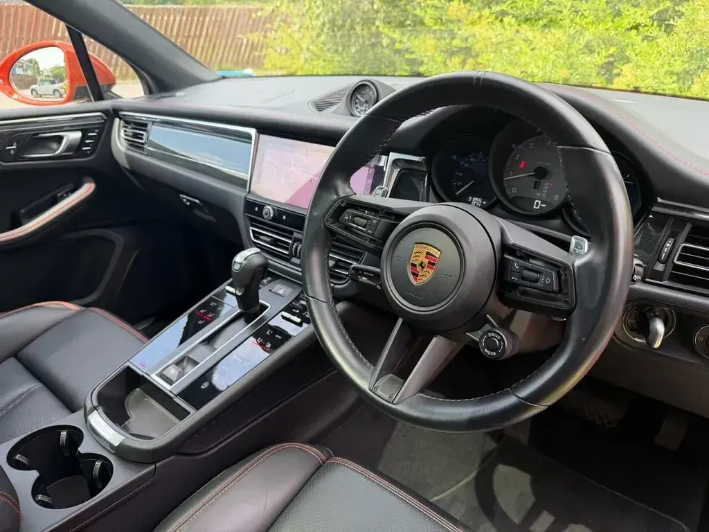 Used Porsche Macan 380 HP (279 kW) 2022 Orange SUV