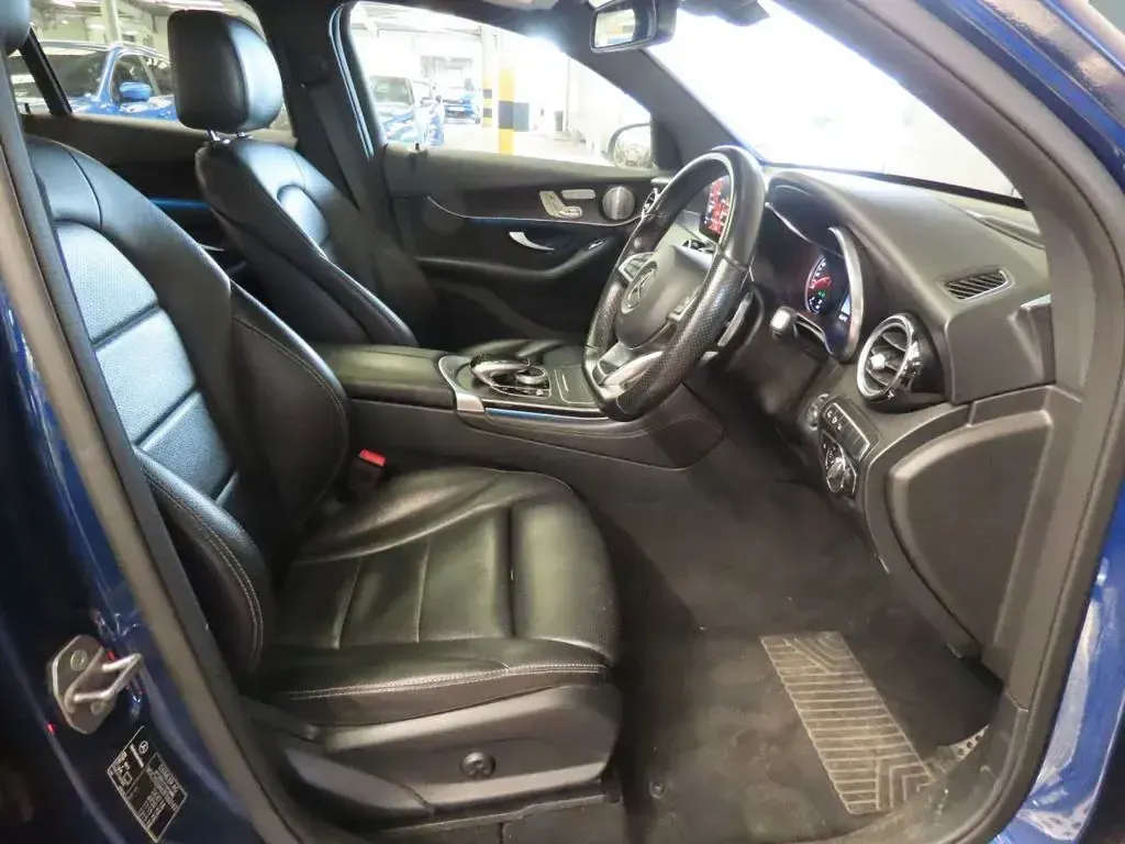 Used Mercedes GLC250 AMG line 211 HP (155 kW) 2018 Blue SUV