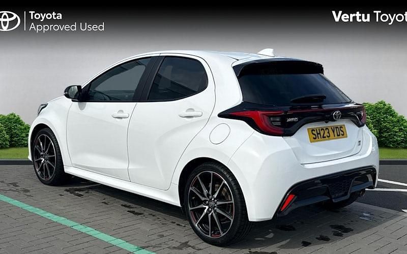 Used Toyota Yaris Hybrid Sport 116 HP (85 kW) 2023 White Hatchback