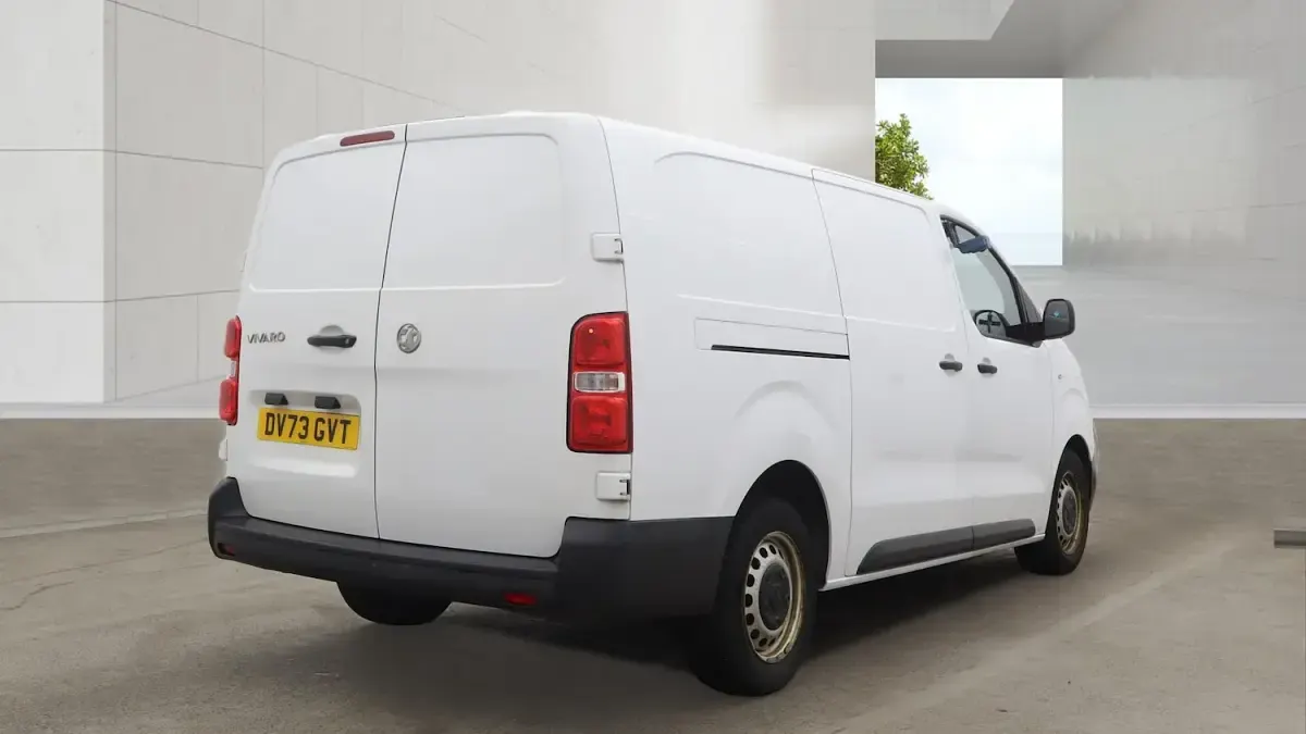Used Vauxhall Vivaro 145 HP (106 kW) 2023 White MPV
