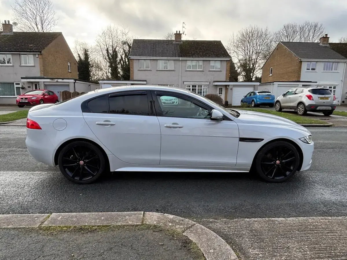 Used Jaguar XE R-Sport 180 HP (132 kW) 2018 White Sedan