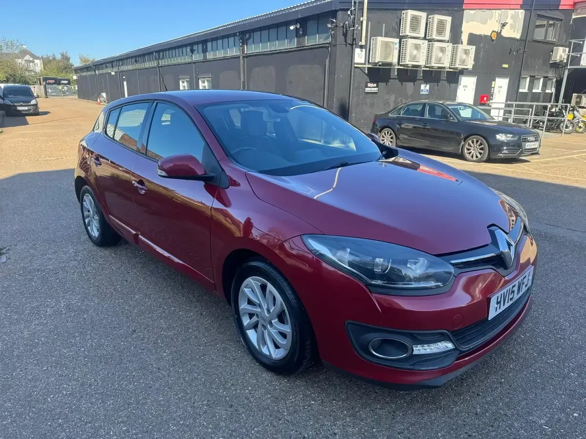 Used Renault Mégane Dynamique 2015 Red Hatchback