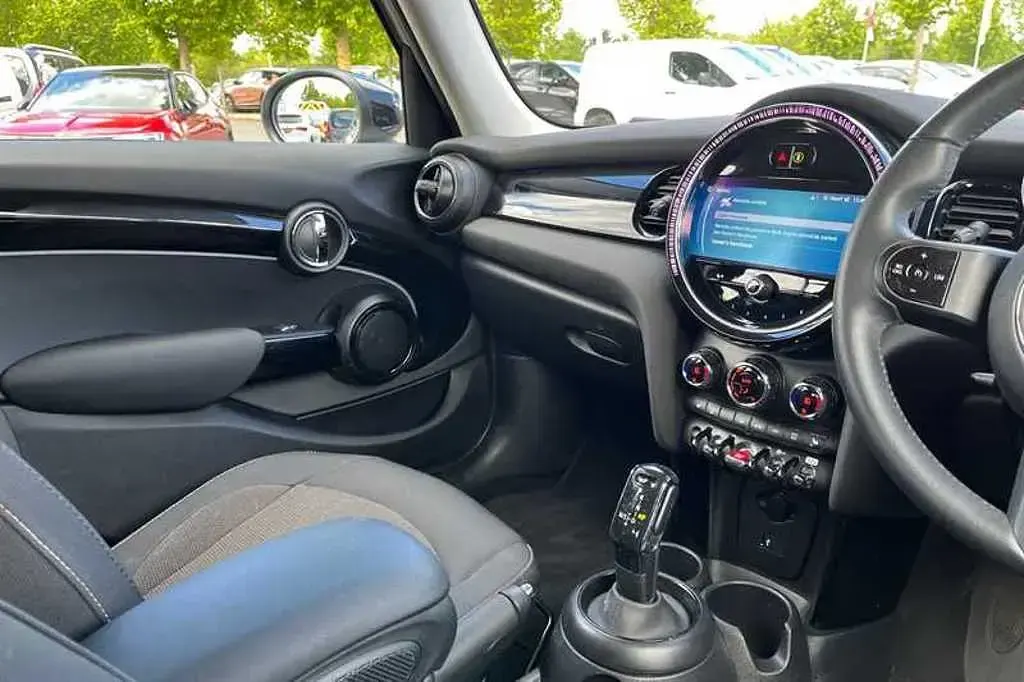 Used Mini Cooper Classic 136 HP (100 kW) 2023 Silver Hatchback