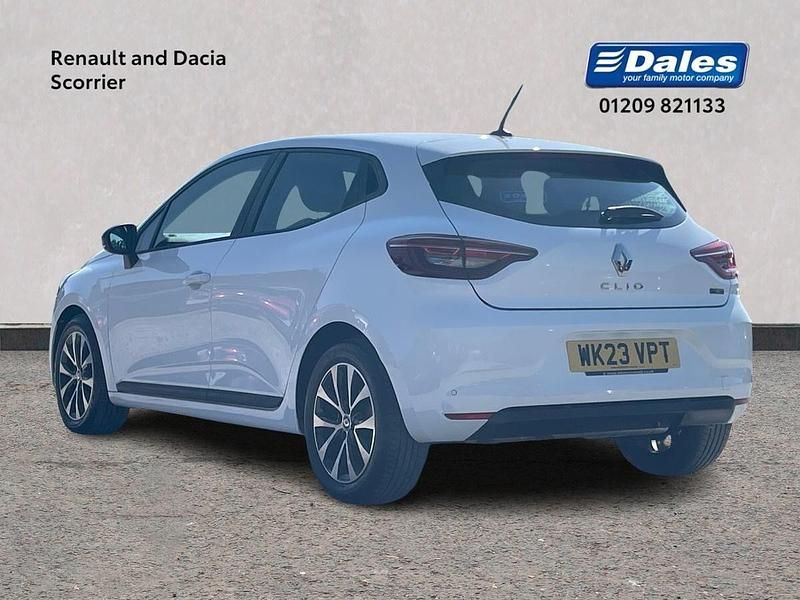 Used Renault Clio V Evolution 145 HP (106 kW) 2023 Solid  glacier white  Hatchback