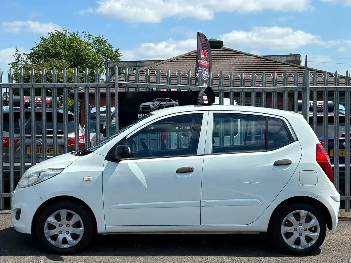 Used Hyundai i10 Classic 2012 White Hatchback