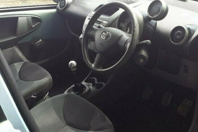 Used Toyota Aygo 67 HP (49 kW) 2005 Hatchback