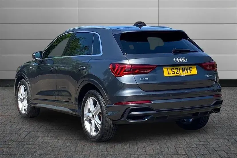 Używany Audi Q3 S-Line 150 KM (110 kW) 2021 Szary SUV