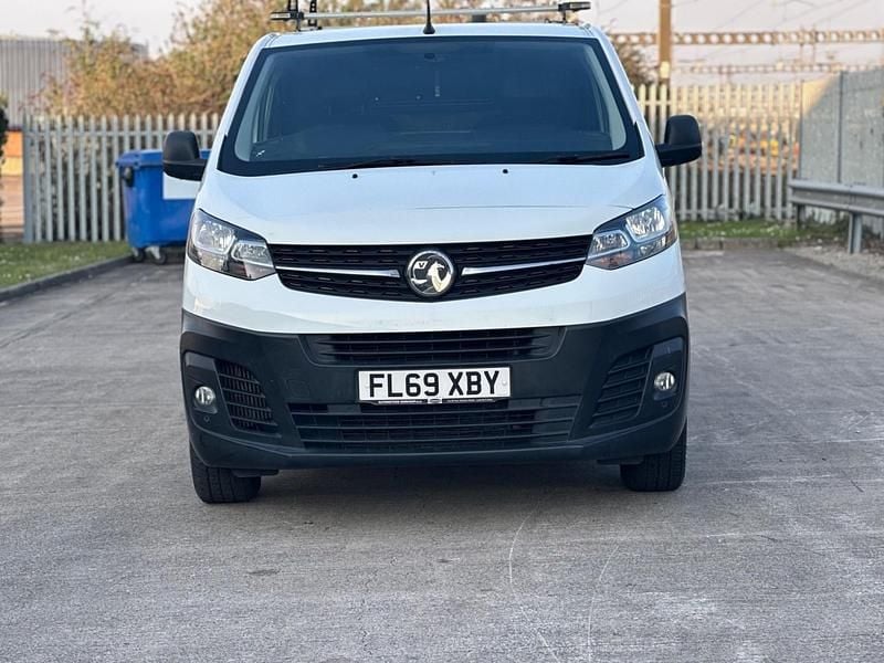 Used Vauxhall Vivaro Edition 100 HP (73 kW) 2019 White MPV