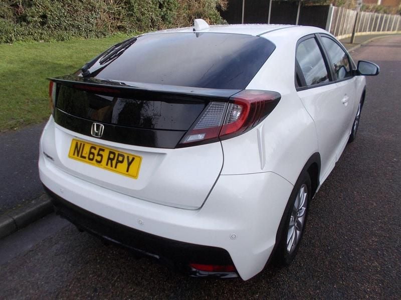 Used Honda Civic SE Plus 120 HP (88 kW) 2015 White Hatchback