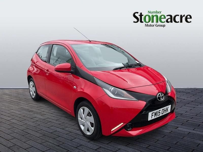 Used Toyota Aygo X-play 68 HP (50 kW) 2015 Red Hatchback