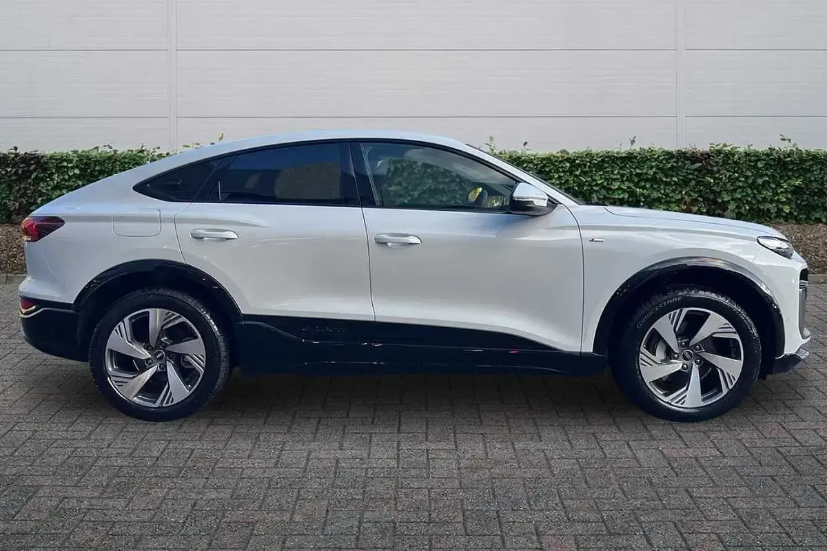 Used Audi Q6 e-tron S-Line 225 kW (306 HP) 2025 Glacier white metallic SUV