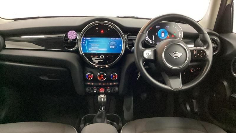 Begagnad Mini Cooper Classic 134 HK (98 kW) 2021 Vit Halvkombi