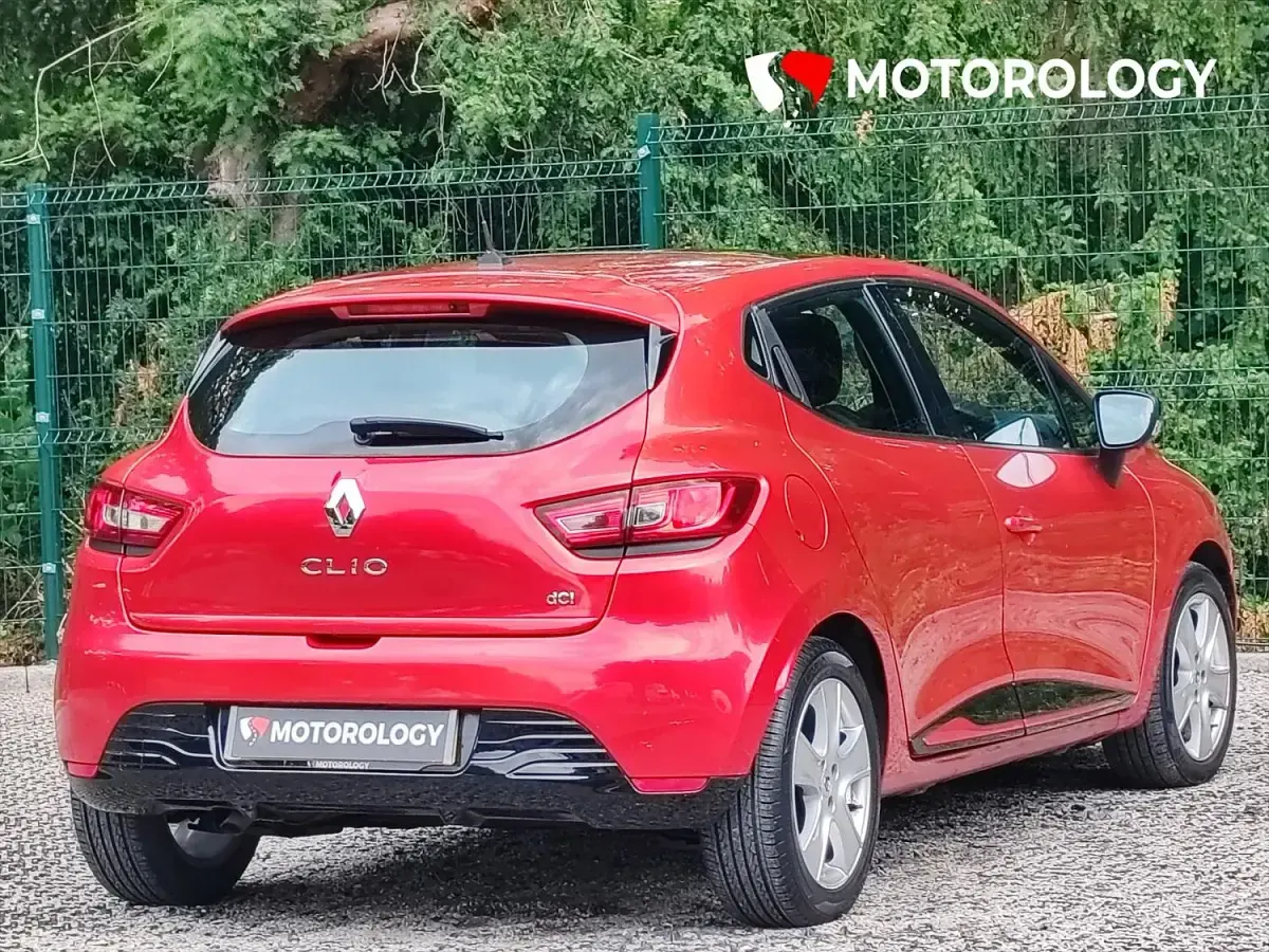 Used Renault Clio IV Dynamique 89 HP (65 kW) 2014 Red Hatchback
