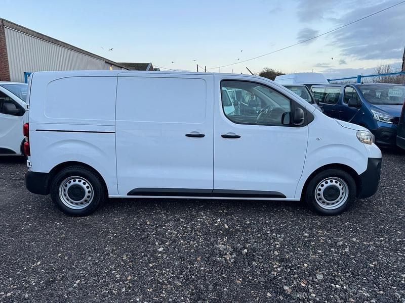 Used Peugeot Expert Premium 100 HP (73 kW) 2023 White Van