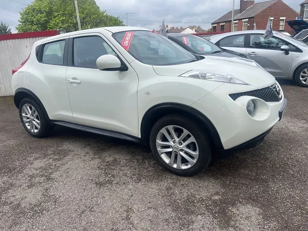 Używany Nissan Juke Acenta 117 KM (86 kW) 2013 Biały SUV