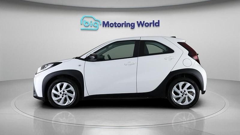 Used Toyota Aygo X PURE 72 HP (52 kW) 2022 White SUV