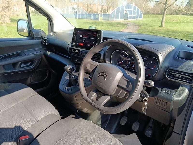 Used Citroën Berlingo 99 HP (72 kW) 2023 Grey MPV