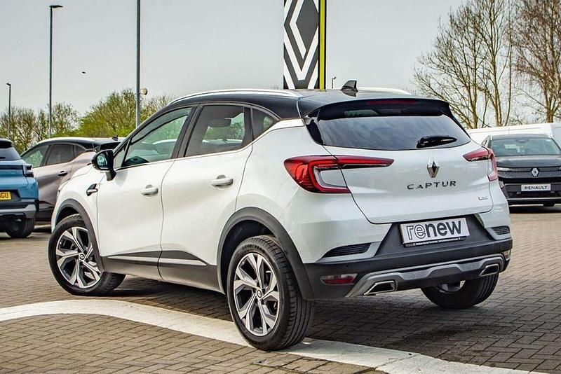 Used Renault Captur R.S. 140 HP (102 kW) 2022 Arctic white  SUV
