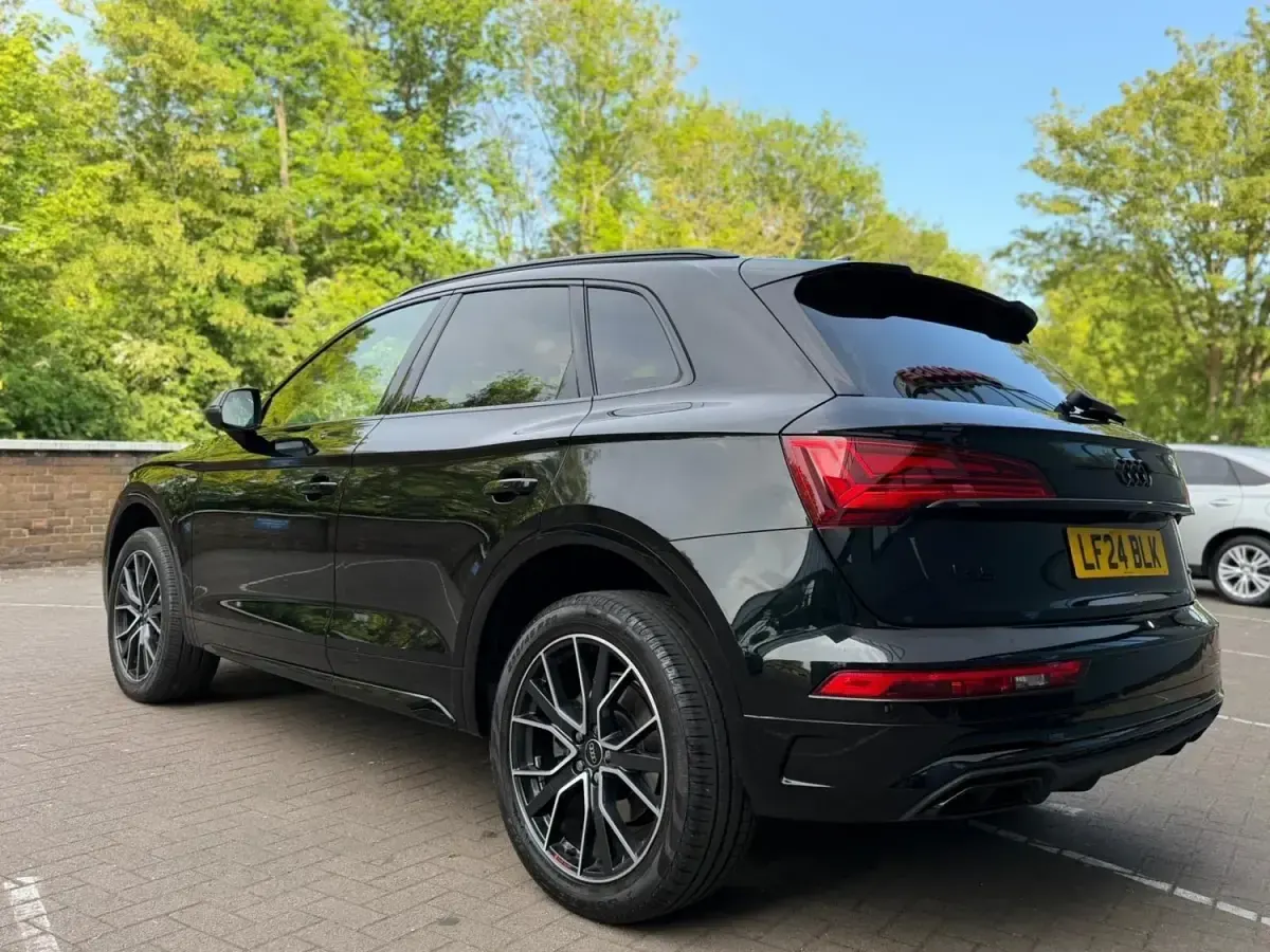 Second-hand Audi Q5 Black Edition 268 CP (197 kW) 2024 Negru SUV
