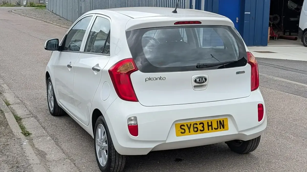 Second-hand Kia Picanto 85 CP (62 kW) 2013 Alb Hatchback