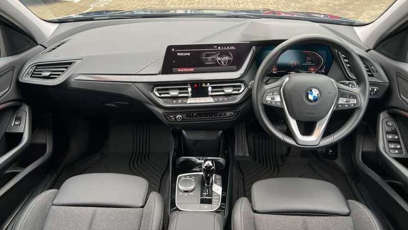 Used BMW 118 Sport Line 136 HP (100 kW) 2024 Phytonic blue metallic paint  Hatchback