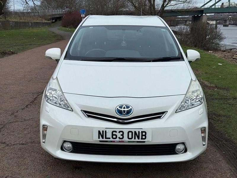 Used Toyota Prius 70 HP (51 kW) 2013 White Hatchback