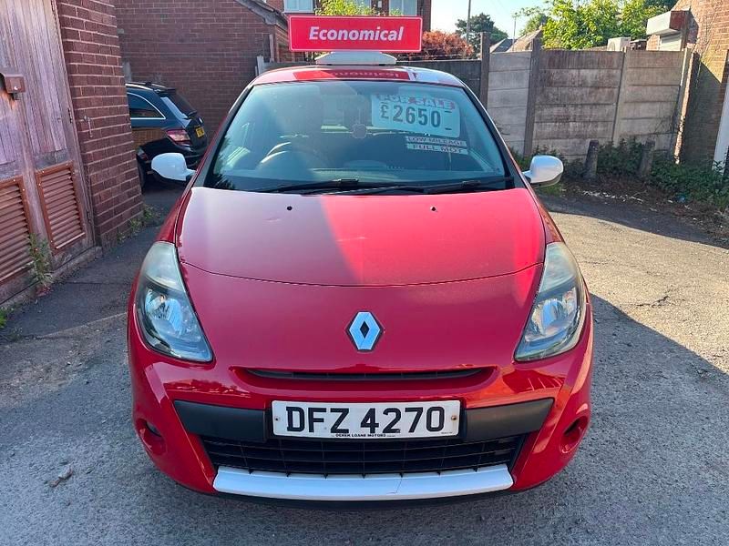 Used Renault Clio II 74 HP (54 kW) 2010 Red Hatchback