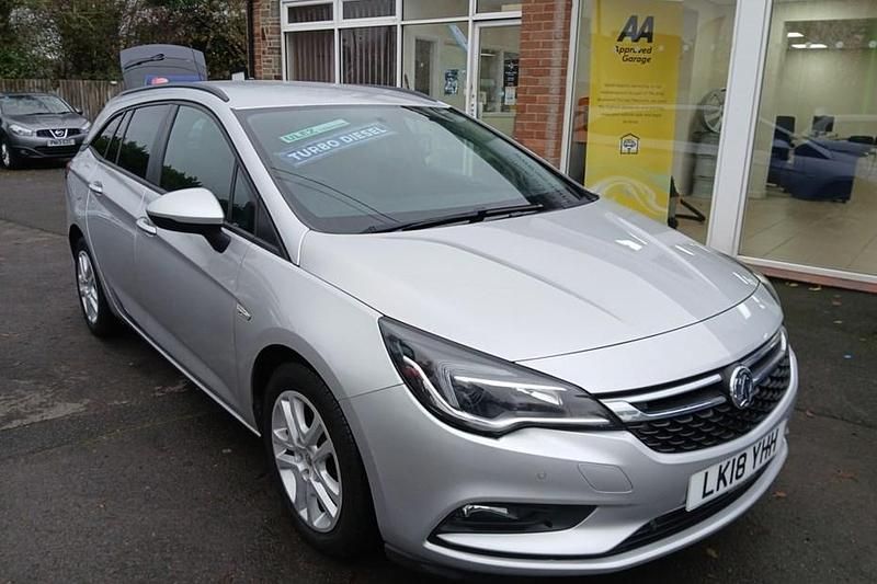Silver Used 2018 Vauxhall Astra Design Edition Estate | £3,995 (Good price) - Image 1/1