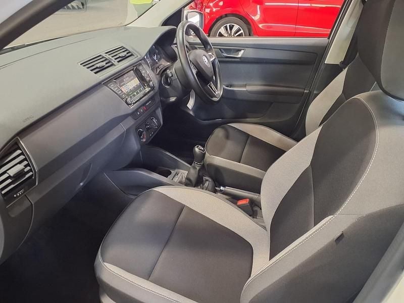 Used Skoda Fabia SE 90 HP (66 kW) 2016 White Estate