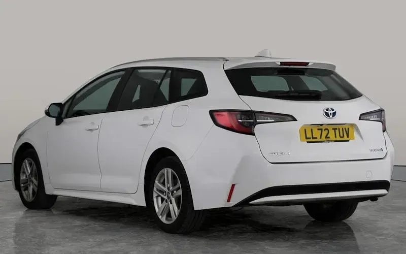 Used Toyota Corolla 140 HP (102 kW) 2022 White Estate