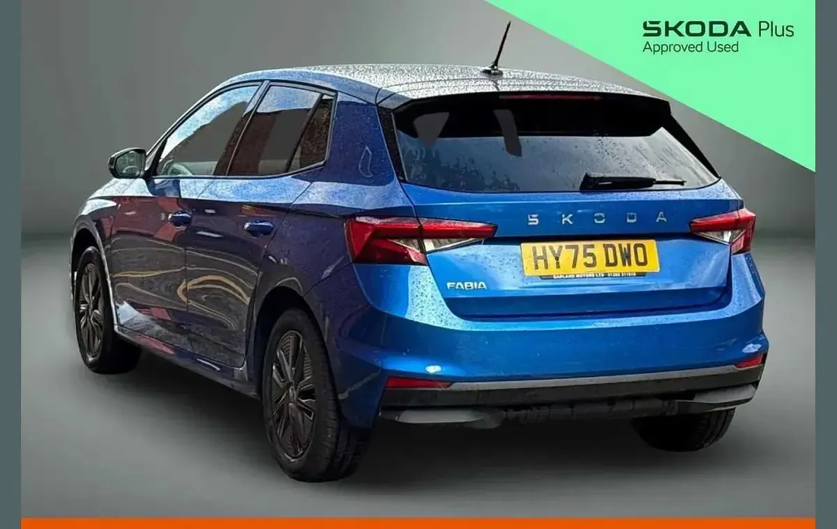 Used Skoda Fabia Design Edition 94 HP (69 kW) 2025 Race blue metallic black magic pearl effect Hatchback