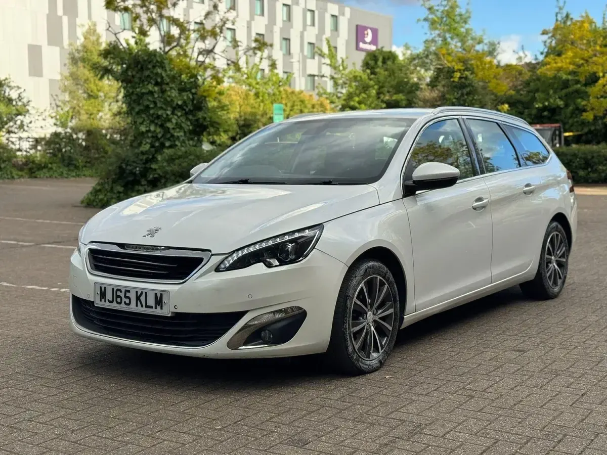 Used Peugeot 308 SW Allure 120 HP (88 kW) 2015 White Estate