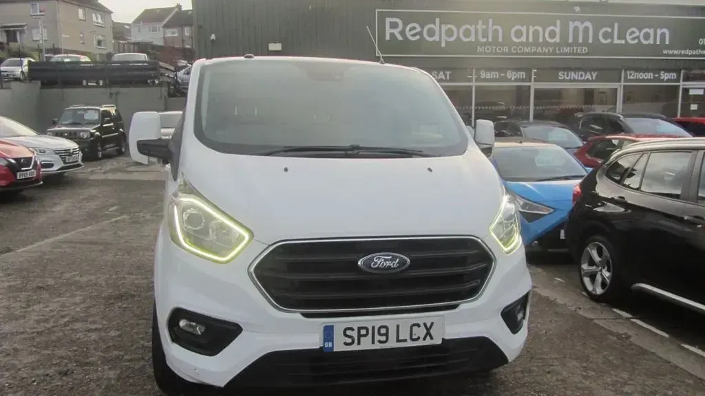 Used Ford Transit Custom Limited 170 HP (125 kW) 2019 White Van