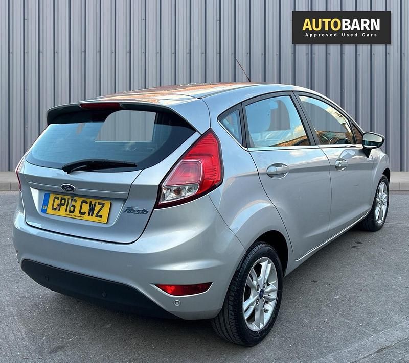 Used Ford Fiesta Zetec 75 HP (55 kW) 2016 Silver Hatchback