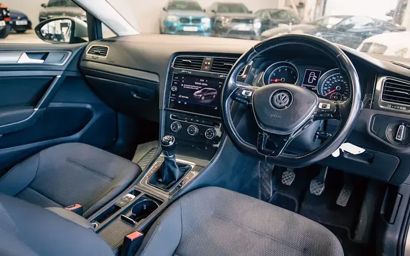Used VW Golf VII SE 116 HP (85 kW) 2019 Silver Estate