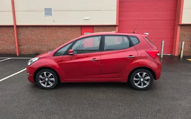 Used Hyundai ix20 SE 90 HP (66 kW) 2018 Red Hatchback