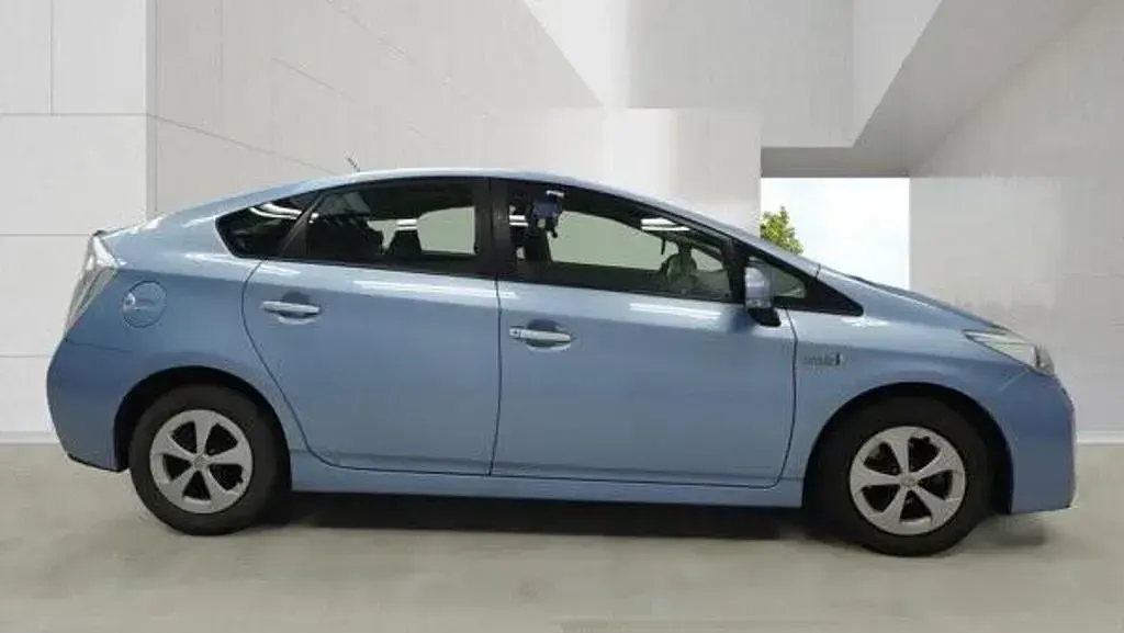 Used Toyota Prius 2014 Blue Hatchback