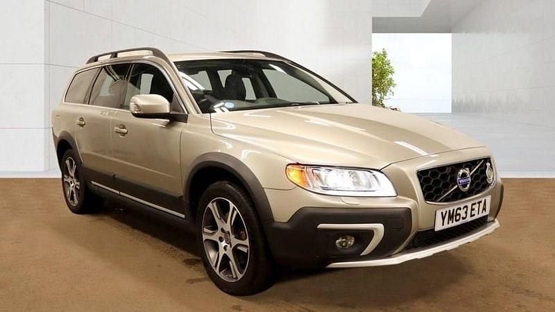 Used Volvo XC70 SE Lux 215 HP (158 kW) 2014 Gold Estate