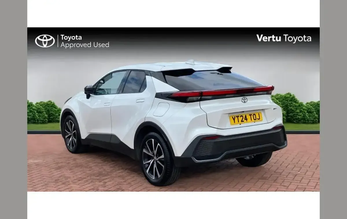 Used Toyota C-HR Design 140 HP (102 kW) 2024 White SUV