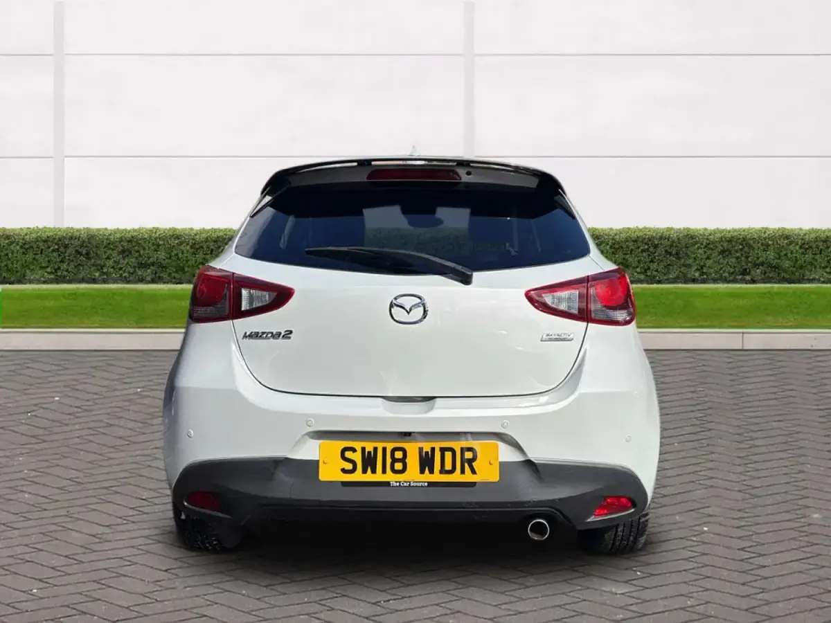 Begagnad Mazda 2 Inclusive 2018 Silver Halvkombi