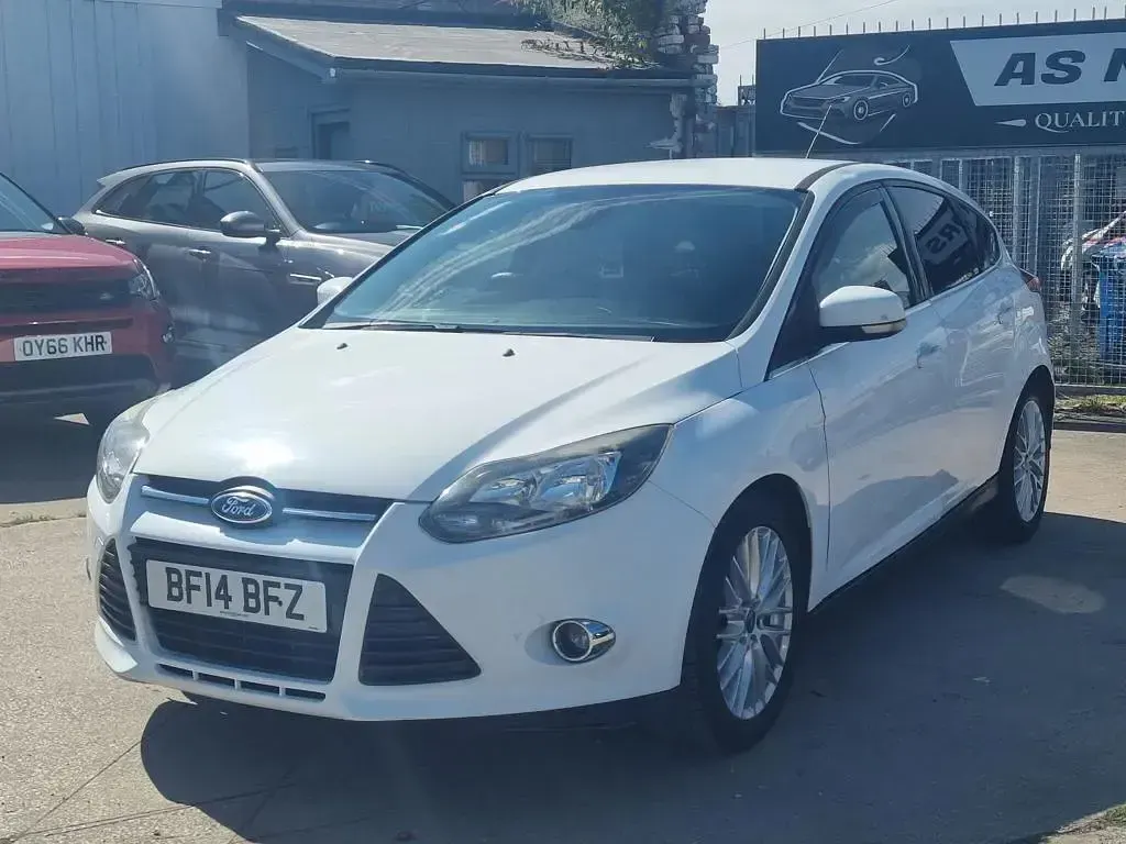 Used Ford Focus Zetec 2014 White Hatchback