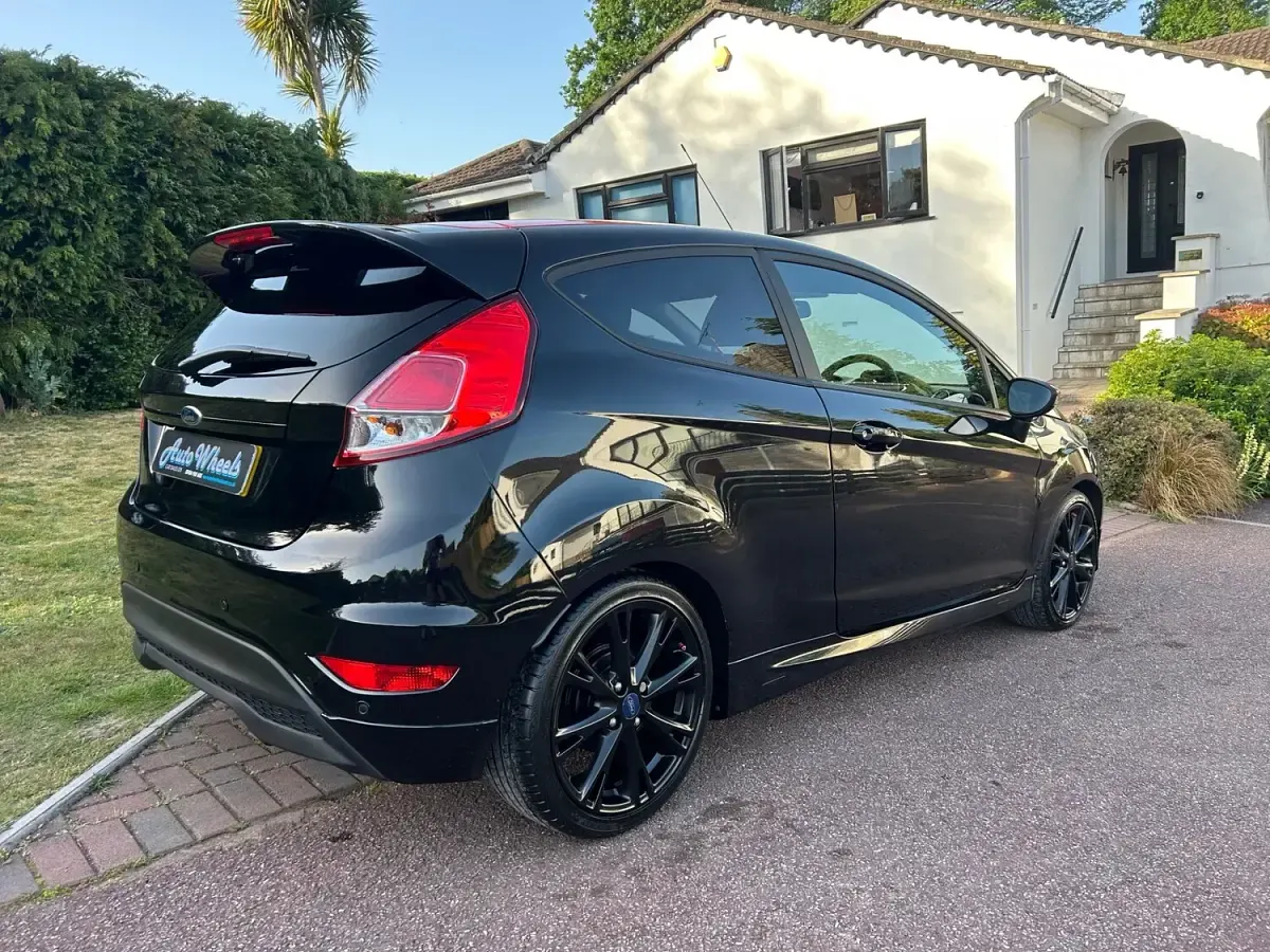 Used Ford Fiesta Zetec 140 HP (102 kW) 2015 Black Hatchback