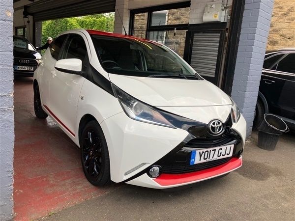 White Used 2017 Toyota Aygo x-press Hatchback | £6,890 (Fair price) - Image 1/1