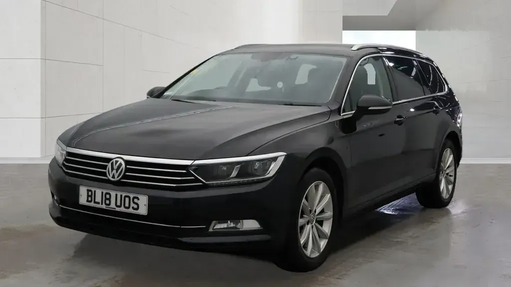 Used VW Passat Business 120 HP (88 kW) 2018 Black Estate