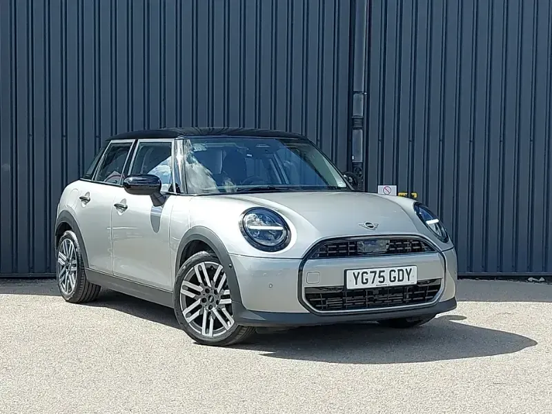 Used Mini Cooper Classic 156 HP (2025) in Wigan - £21,898 | AutoUncle