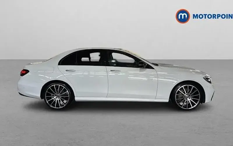 Used Mercedes E200 AMG line 197 HP (144 kW) 2023 White Sedan