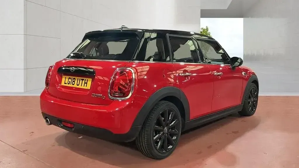 Używany Mini Cooper D Hatch 2018 Czerwony Hatchback